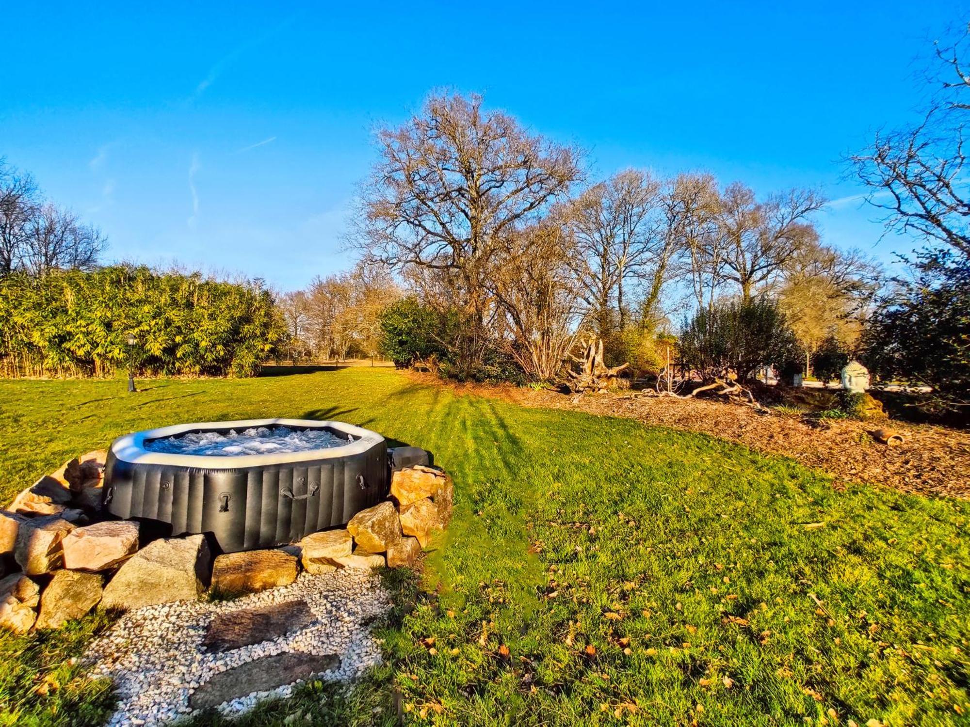 Villa Tagibao Avec Piscine Chauffee Et Spa Lesterps Bagian luar foto