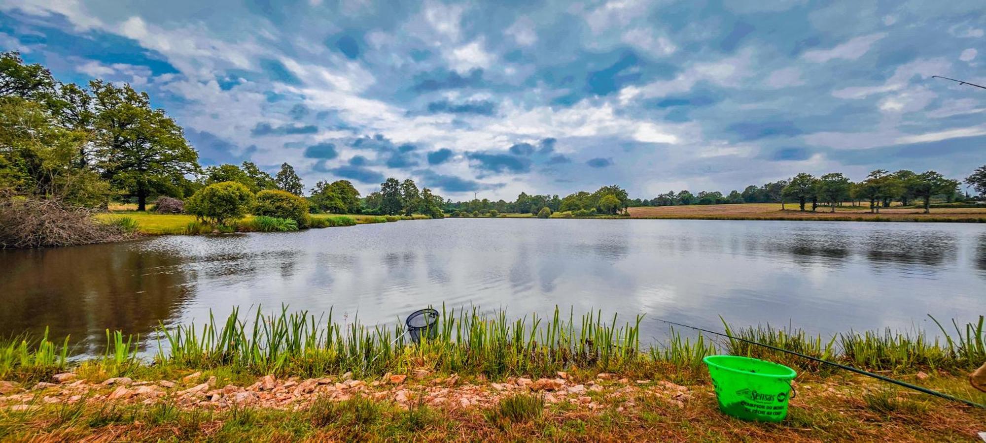 Villa Tagibao Avec Piscine Chauffee Et Spa Lesterps Bagian luar foto