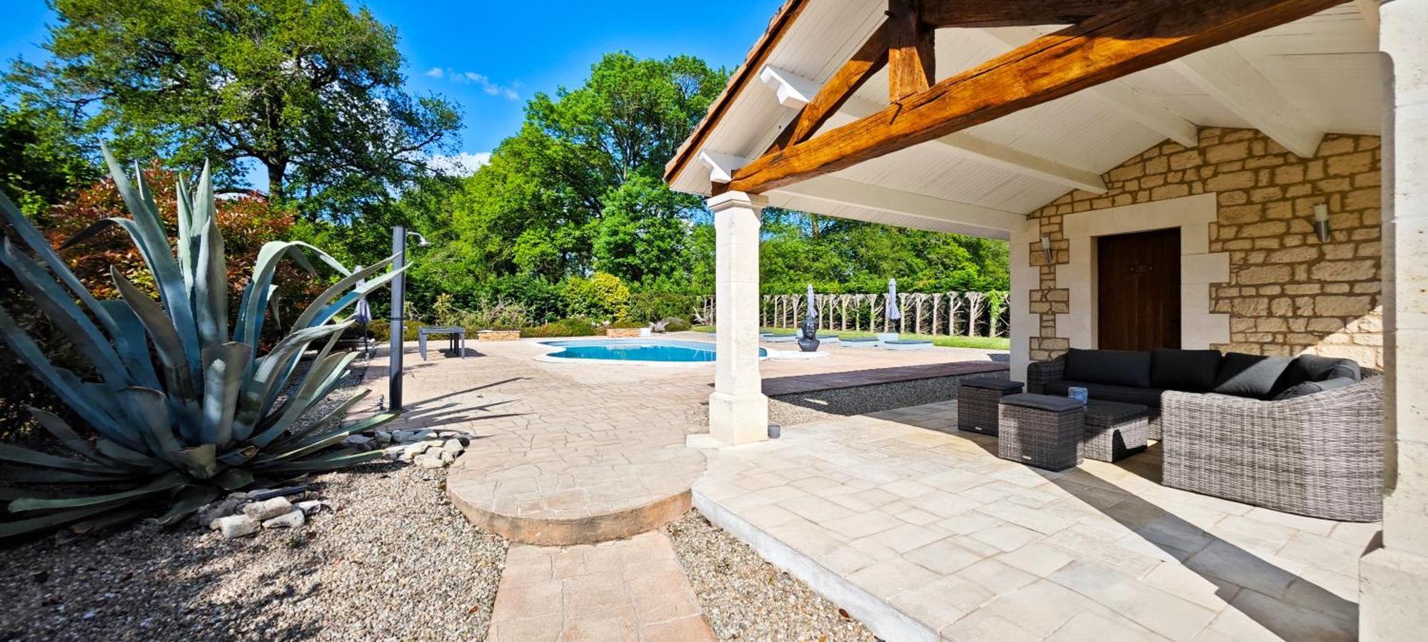 Villa Tagibao Avec Piscine Chauffee Et Spa Lesterps Bagian luar foto