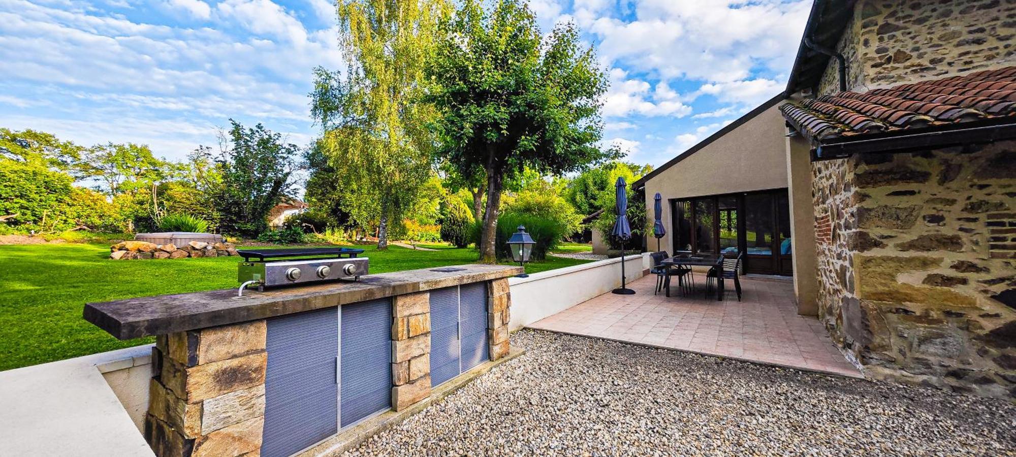 Villa Tagibao Avec Piscine Chauffee Et Spa Lesterps Bagian luar foto