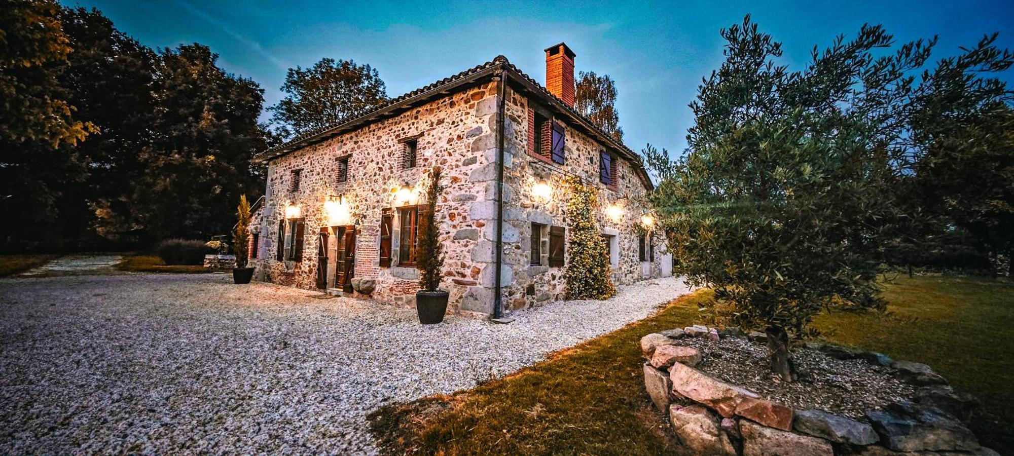Villa Tagibao Avec Piscine Chauffee Et Spa Lesterps Bagian luar foto